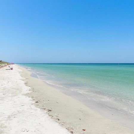 Beach Oasis - No Storm Damage & Guest Ready! Come Enjoy The Heated Pool & Relax At The Beach! Clearwater Beach Exterior foto