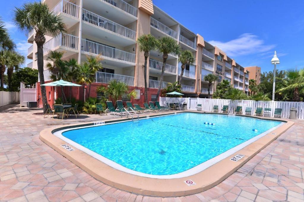 Beach Oasis - No Storm Damage & Guest Ready! Come Enjoy The Heated Pool & Relax At The Beach! Clearwater Beach Exterior foto