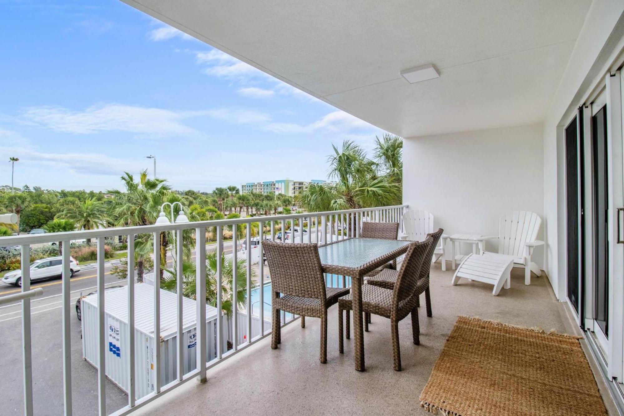 Beach Oasis - No Storm Damage & Guest Ready! Come Enjoy The Heated Pool & Relax At The Beach! Clearwater Beach Exterior foto