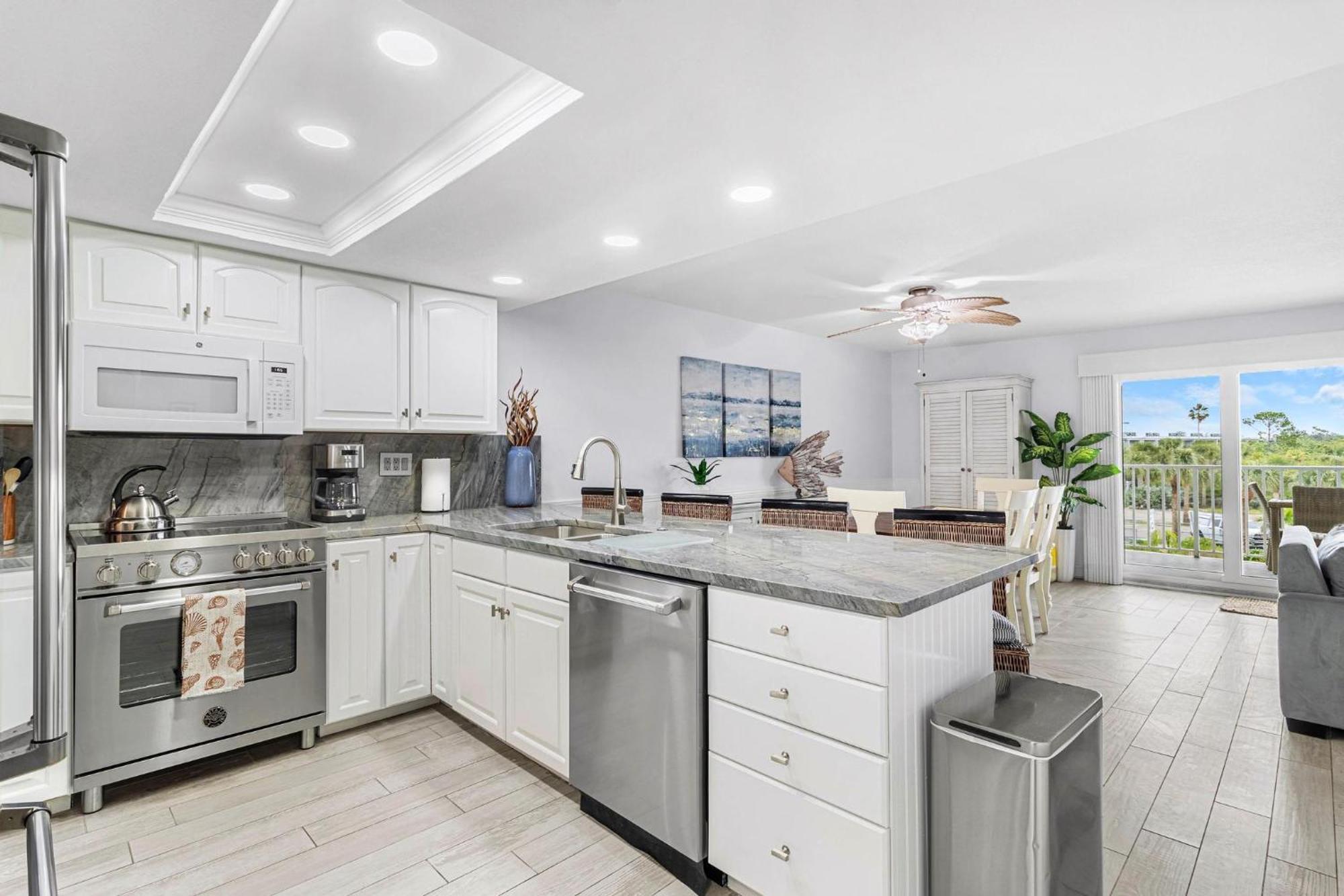 Beach Oasis - No Storm Damage & Guest Ready! Come Enjoy The Heated Pool & Relax At The Beach! Clearwater Beach Exterior foto