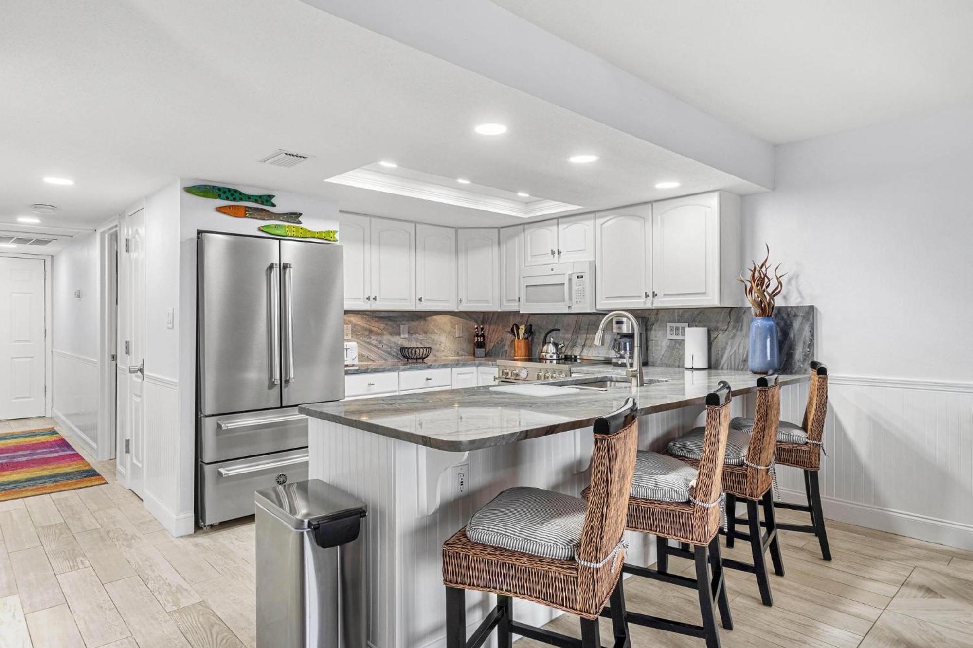 Beach Oasis - No Storm Damage & Guest Ready! Come Enjoy The Heated Pool & Relax At The Beach! Clearwater Beach Exterior foto