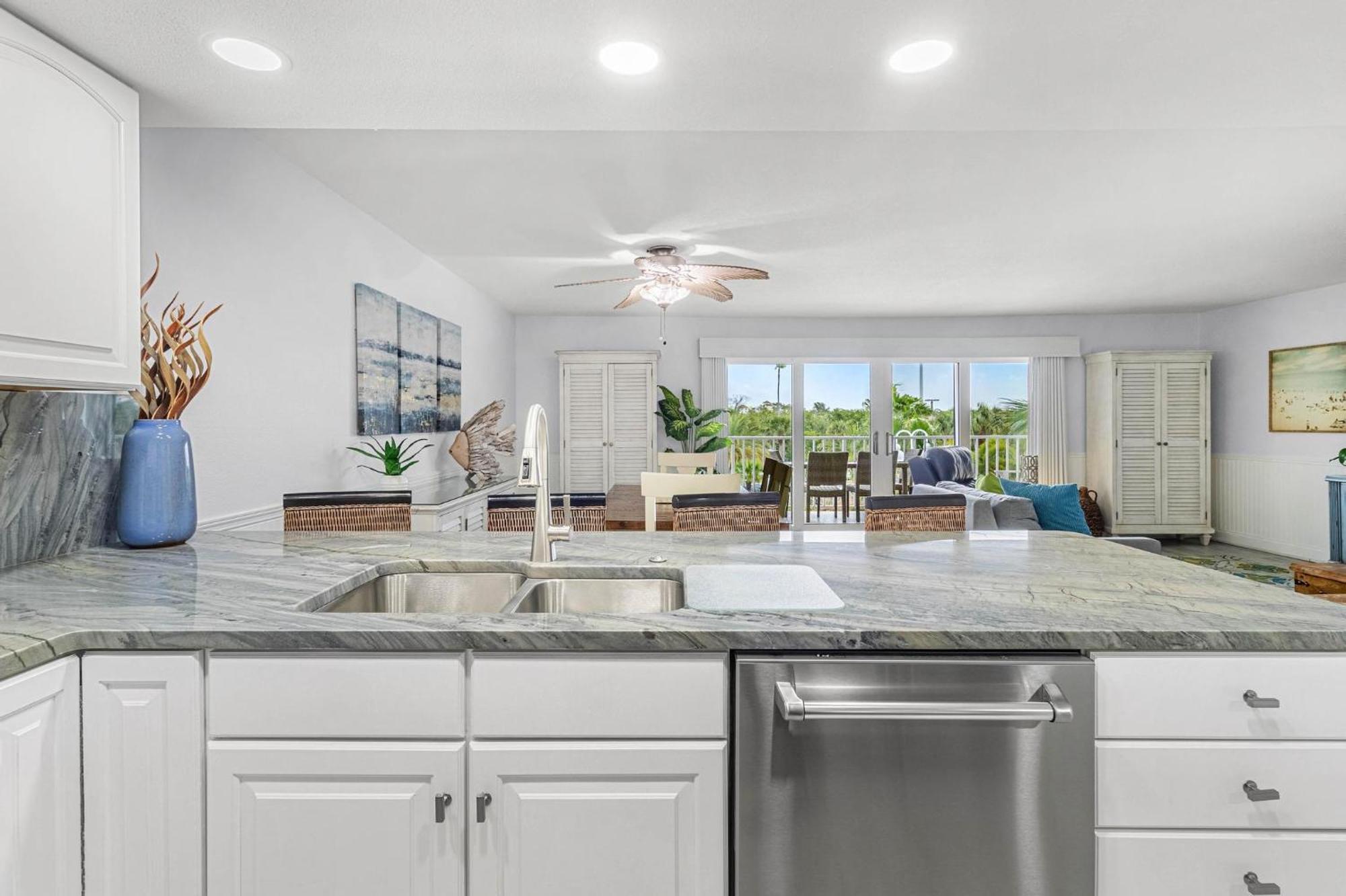 Beach Oasis - No Storm Damage & Guest Ready! Come Enjoy The Heated Pool & Relax At The Beach! Clearwater Beach Exterior foto